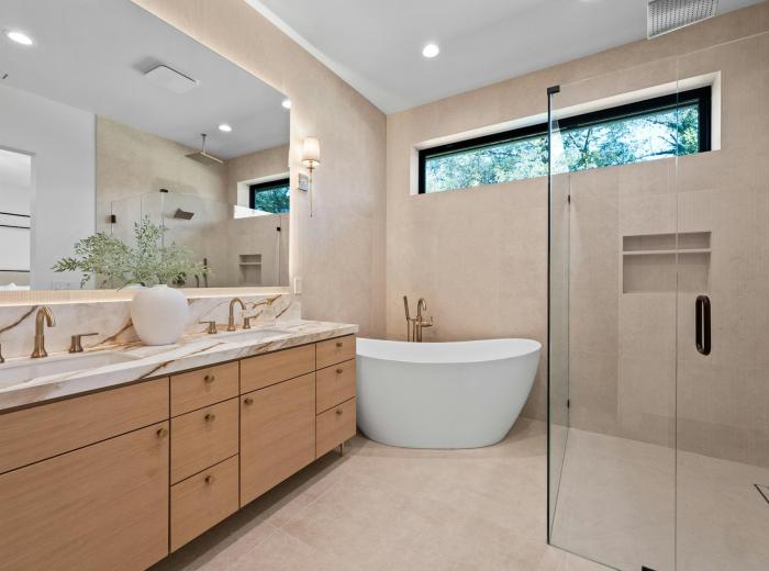 Walk-In Showers vs. Tubs: Which Is Right for Your Bathroom Remodel?